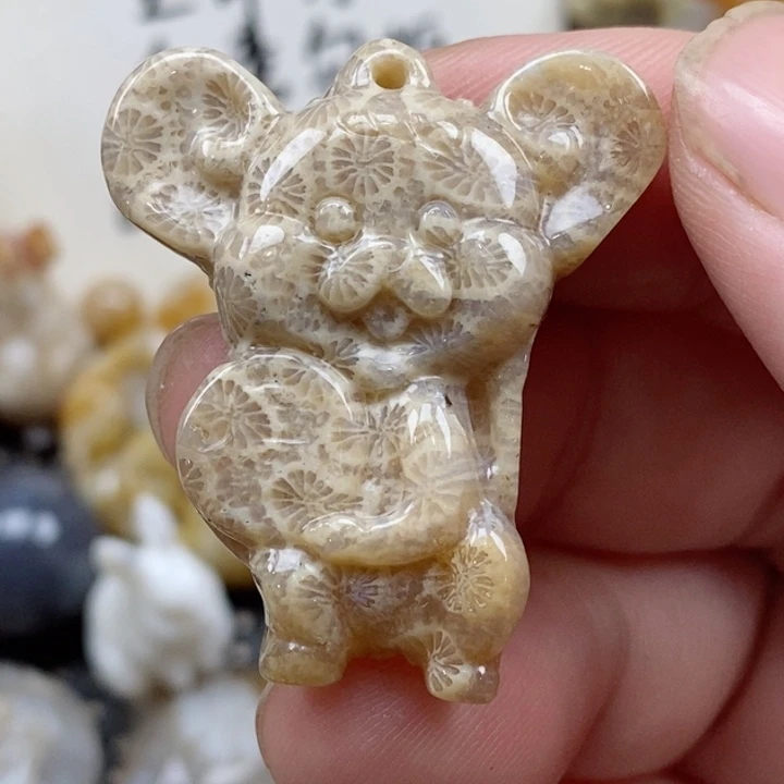 颈饰未镶嵌硅化珊瑚（珊瑚玉）