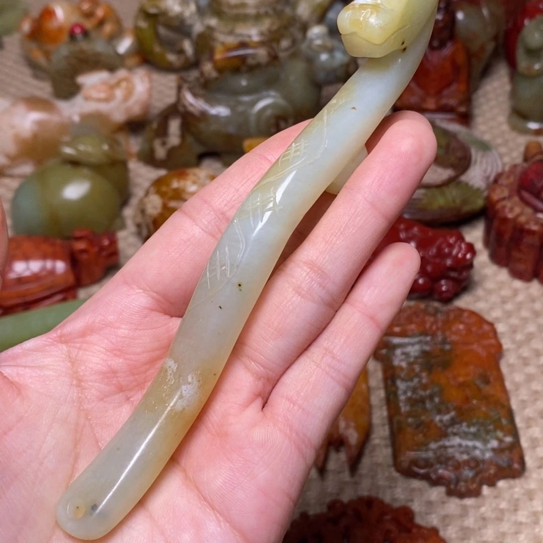 蛇纹石玉未镶嵌颈饰