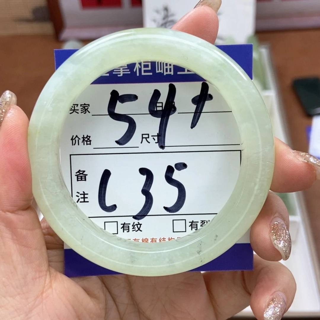 岫玉手镯手镯未镶嵌