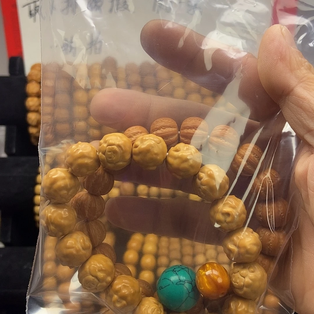 三***.猴头核桃手串小羊一条，南瓜一条