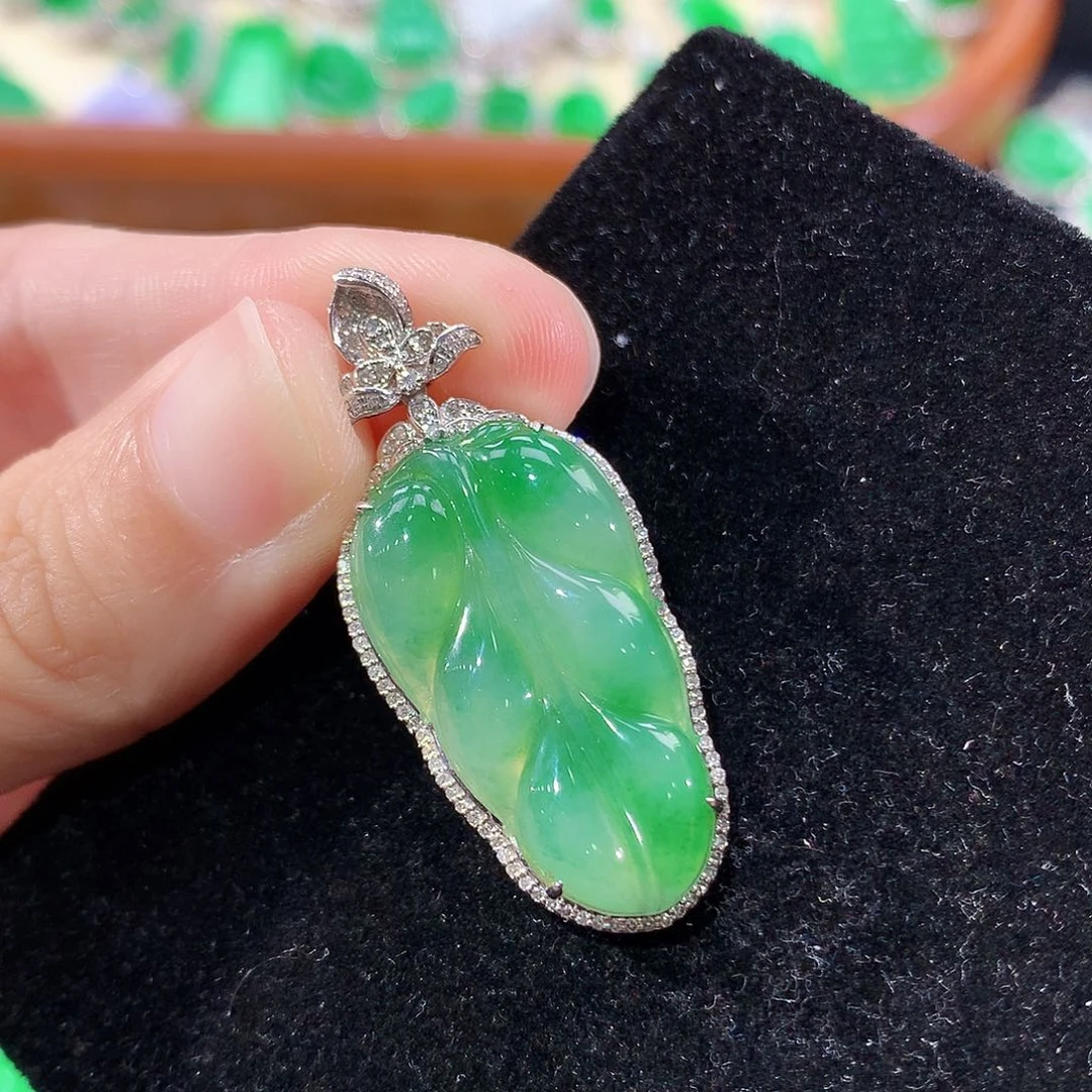 翡翠18K金镶嵌颈饰