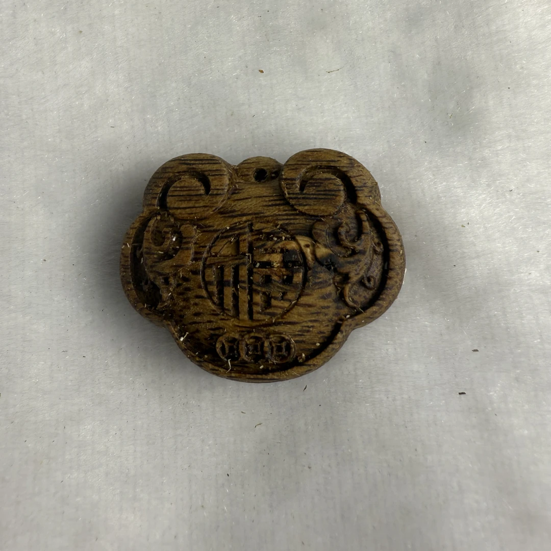 沉香奇楠沉香莺歌绿奇楠项链如意锁吊坠2克重一个