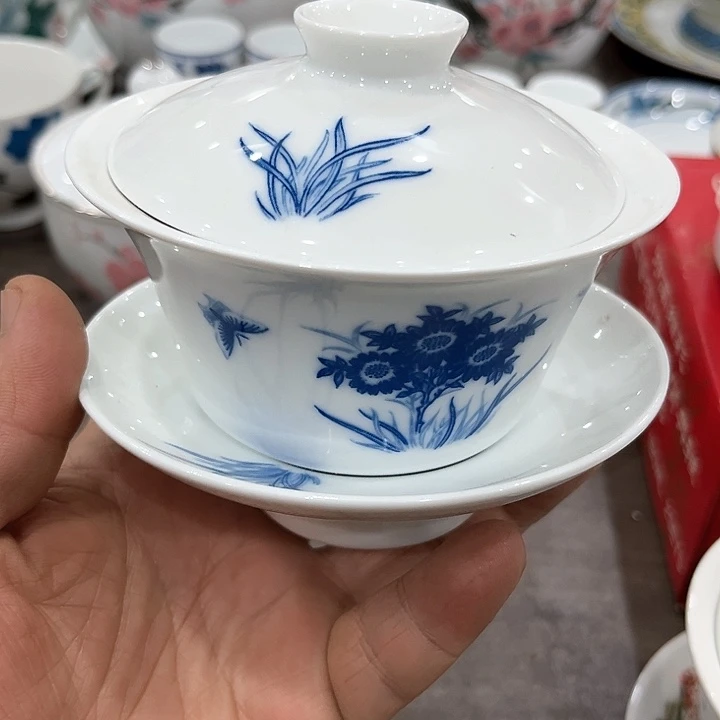 釉下五彩的瓷器和，