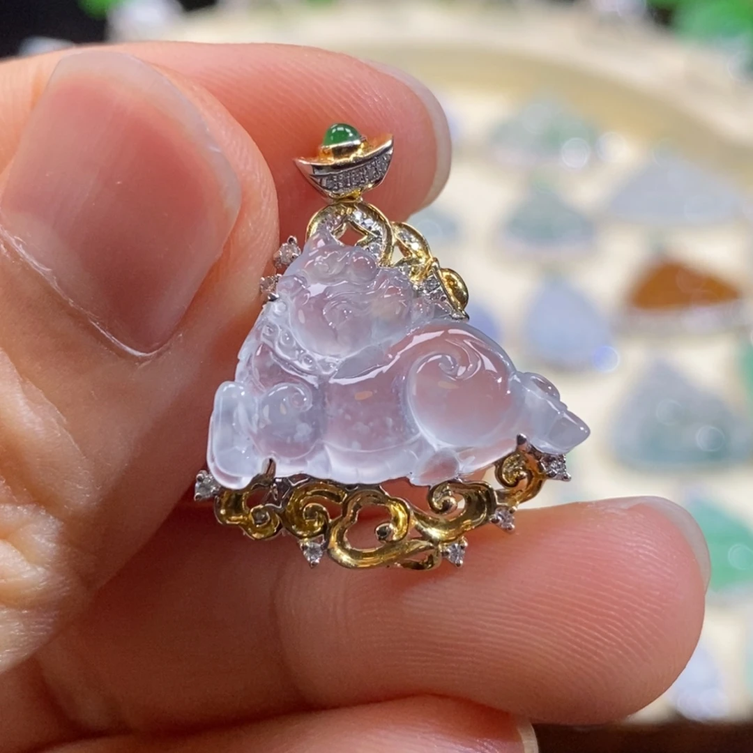 翡翠18K金镶嵌颈饰