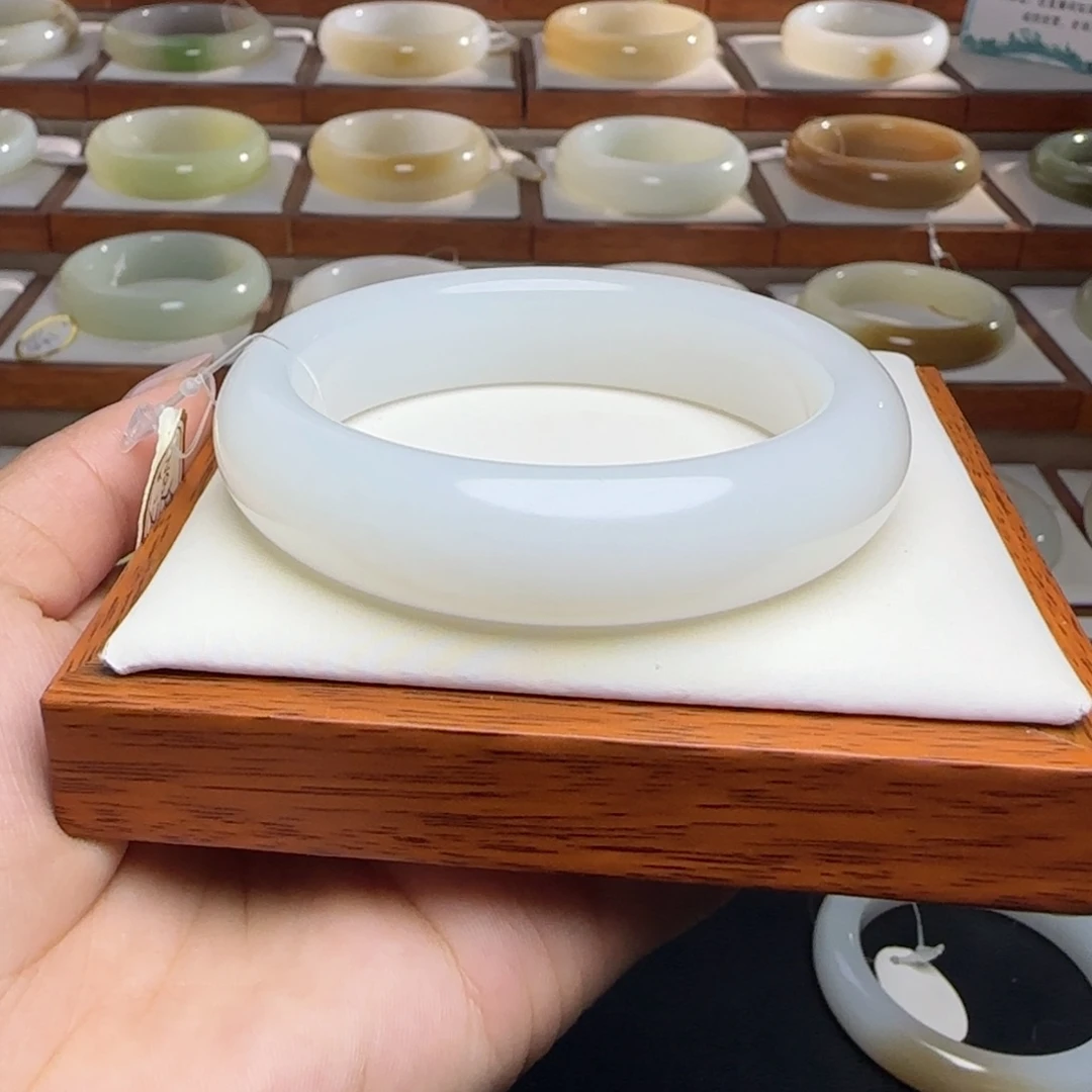 何****和田玉未镶嵌手镯