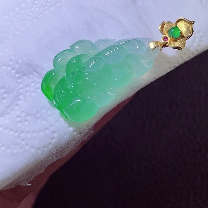 颈饰18K金镶嵌翡翠翡翠