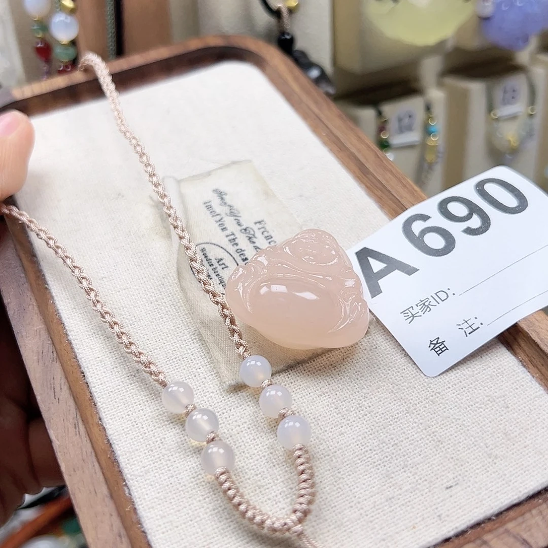 石英质玉颈饰合金小***?