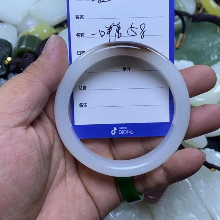 啦***和田玉未镶嵌颈饰