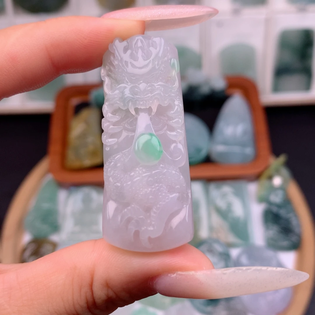 翡翠未镶嵌颈饰龙牌