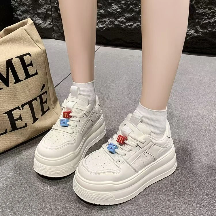 厚底小白鞋女2025新款松糕鞋小个子时尚增高学生运动休闲板鞋百搭