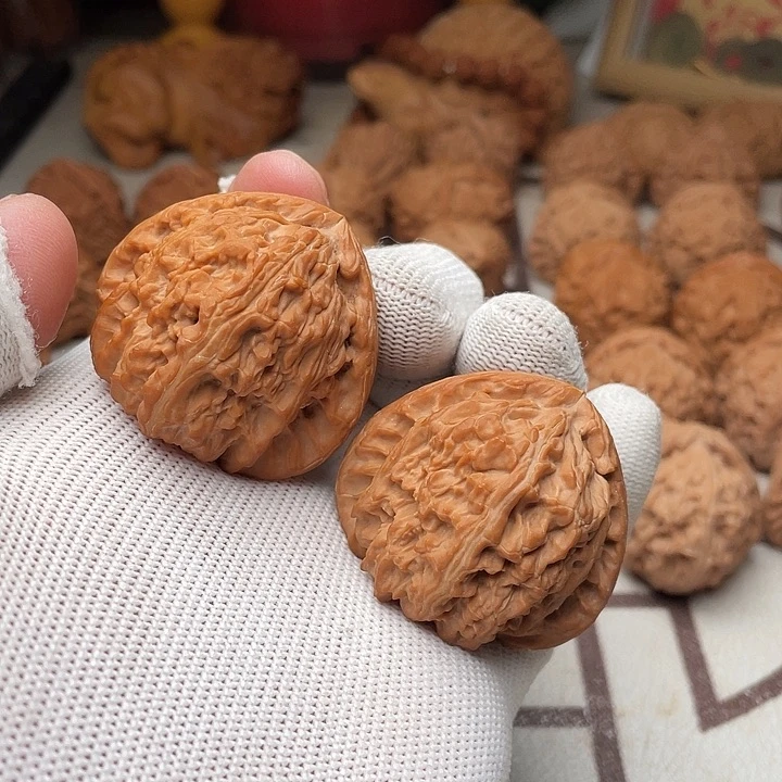 文玩核桃把件三角白