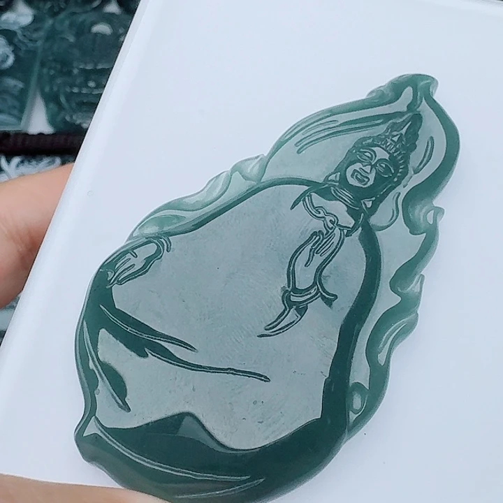 颈饰未镶嵌翡翠天然的A货翡翠多样性发其一