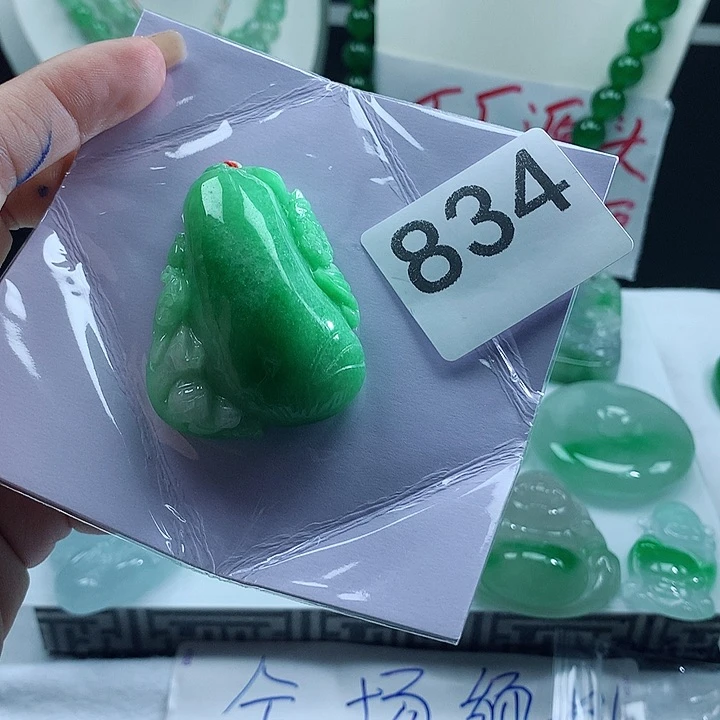 翡翠未镶嵌吊坠(赠链)