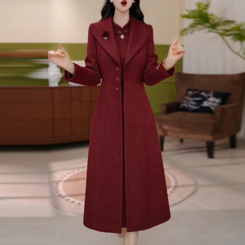 时尚新中式雪花绒两件套2025新款气质显瘦加厚外套连衣裙婚宴套装