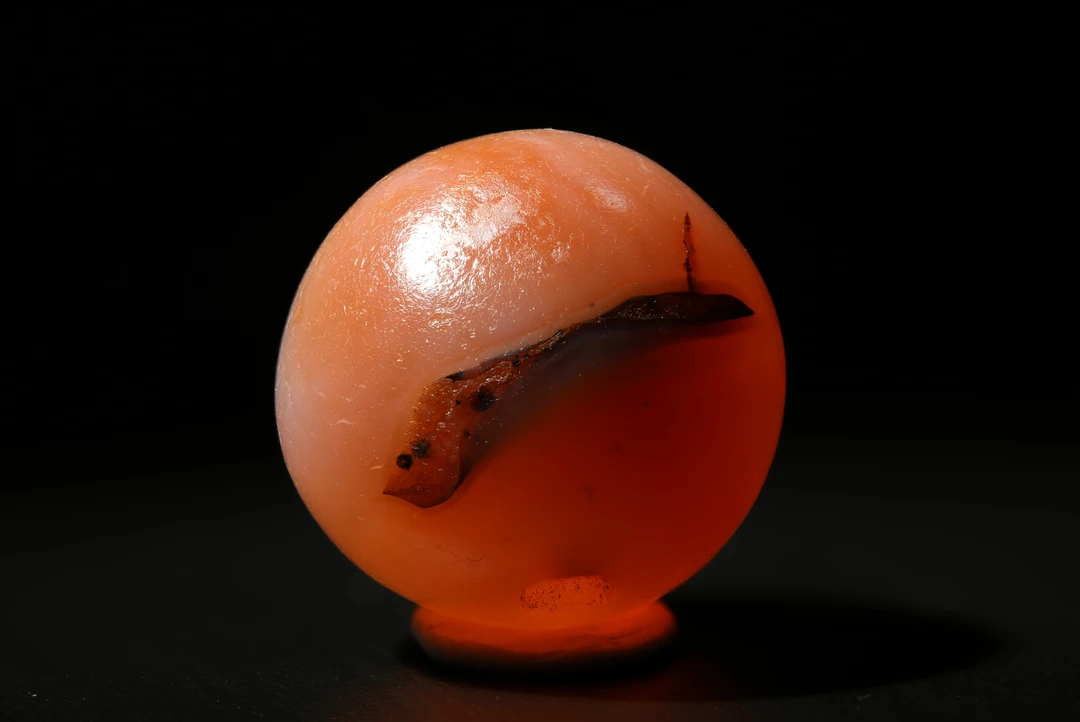 粉嫩色玛瑙大圆珠 大年份 单颗对孔16.7m直径21.1m