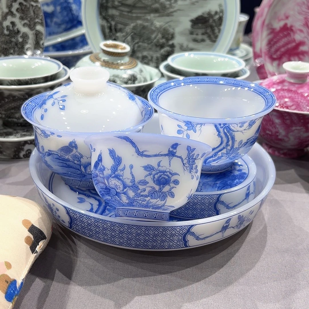 瓷片景德镇瓷器精品陈列