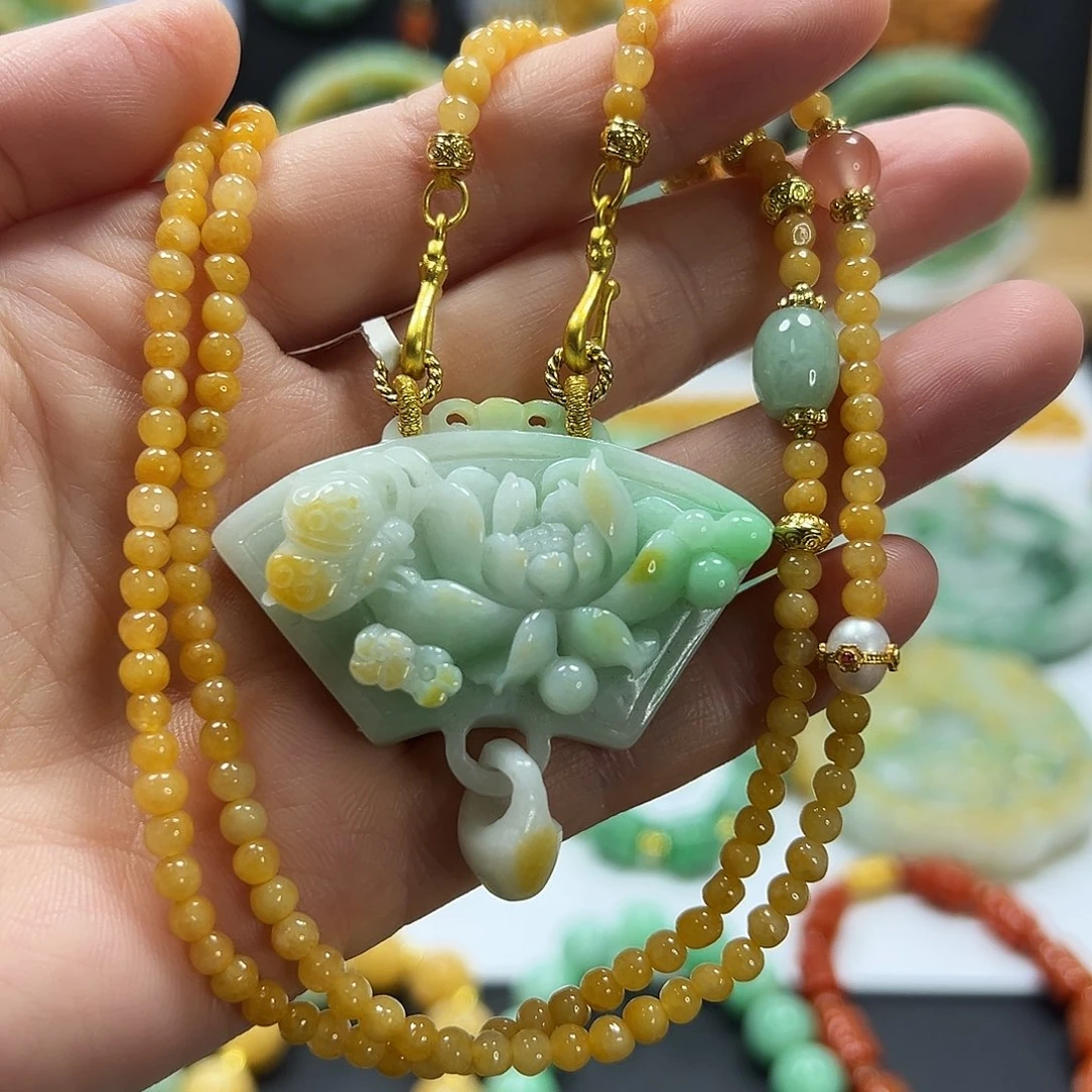 翡翠未镶嵌颈饰吊坠