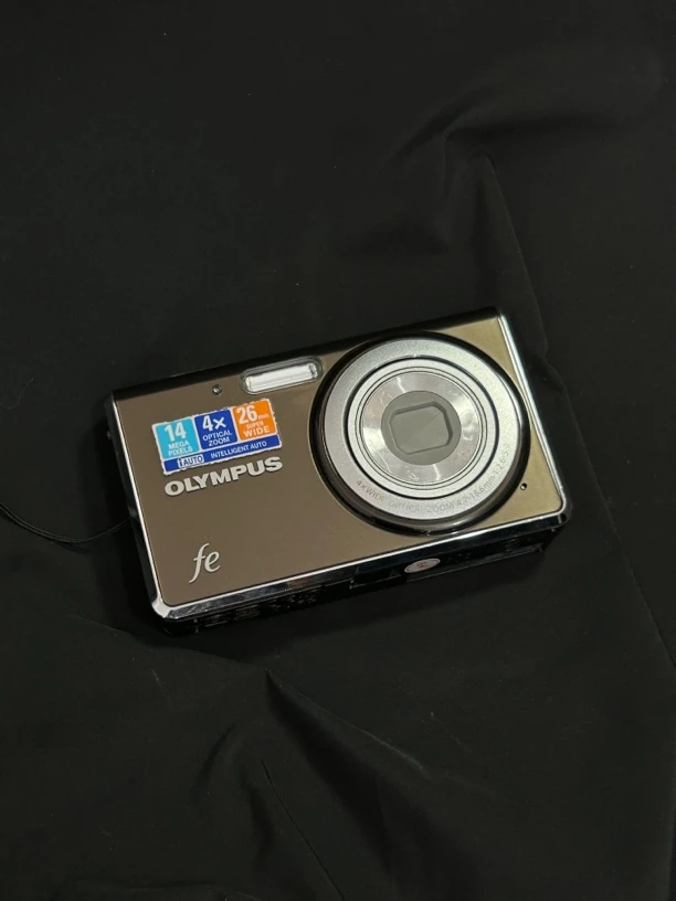 9新 Olympus/奥林巴斯 fe4020 棕色 复古ccd数码相机