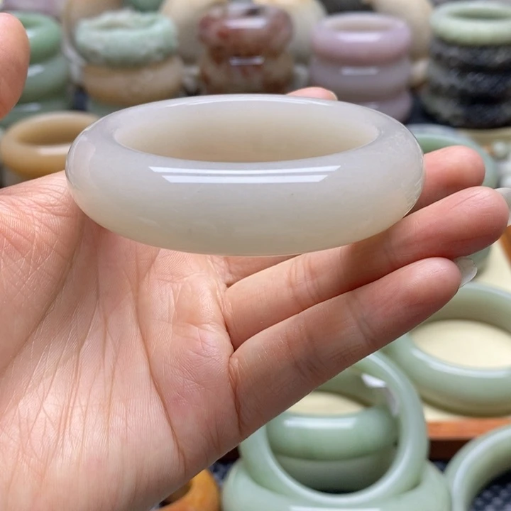 石英岩玉手镯未镶嵌云