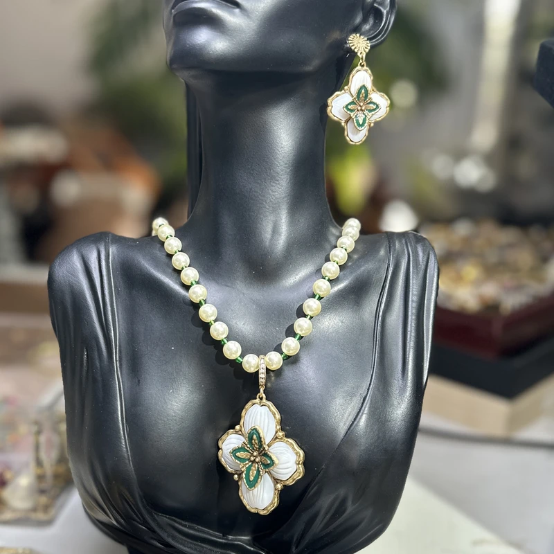 铜合金仿珍珠项链 复古饰品轻奢项链白色珠珠绿色点缀耳环套装