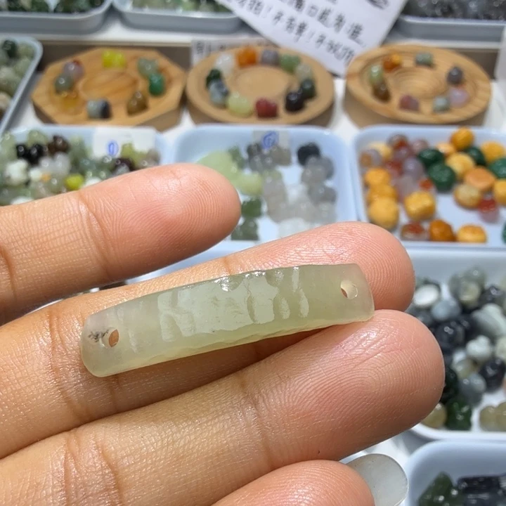 苏***婆和田玉未镶嵌珠宝奇石