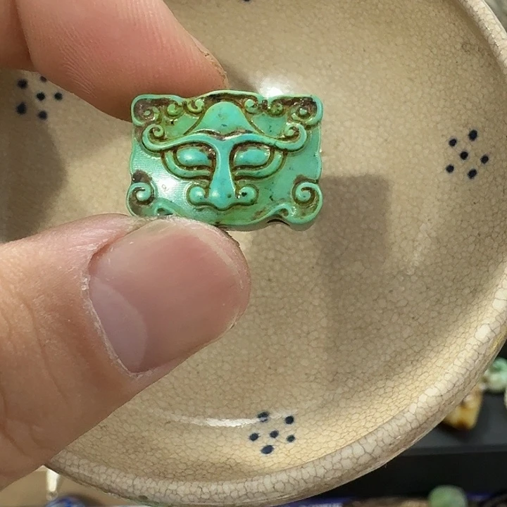 瓷片瓷自顾自的一个