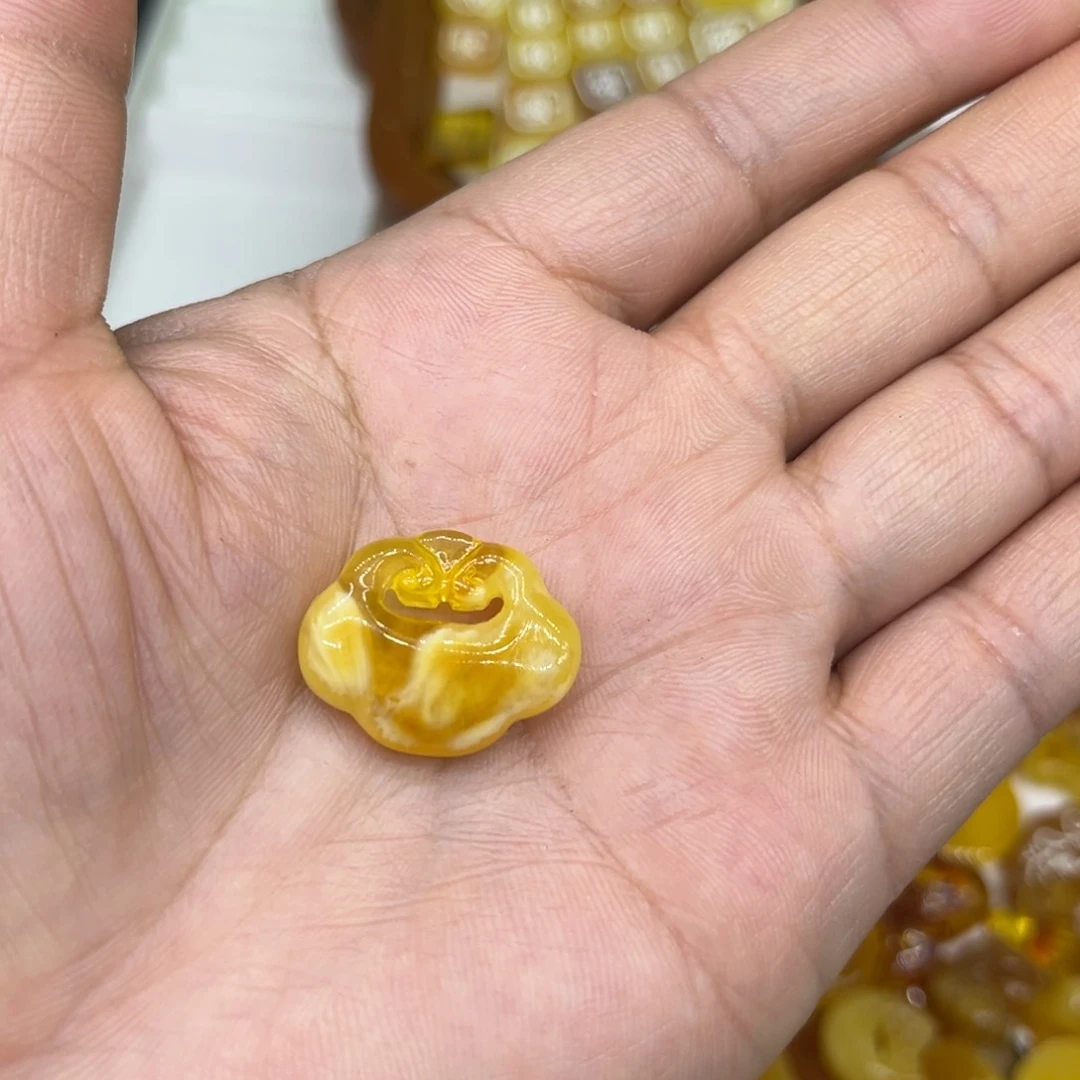琥珀裸石未镶嵌心*琥珀