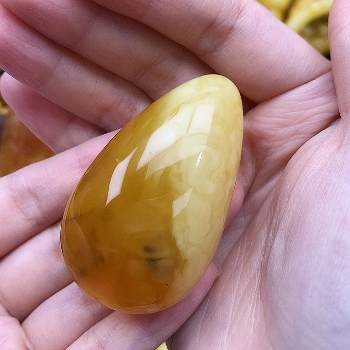 蜜蜡未镶嵌珠宝奇石