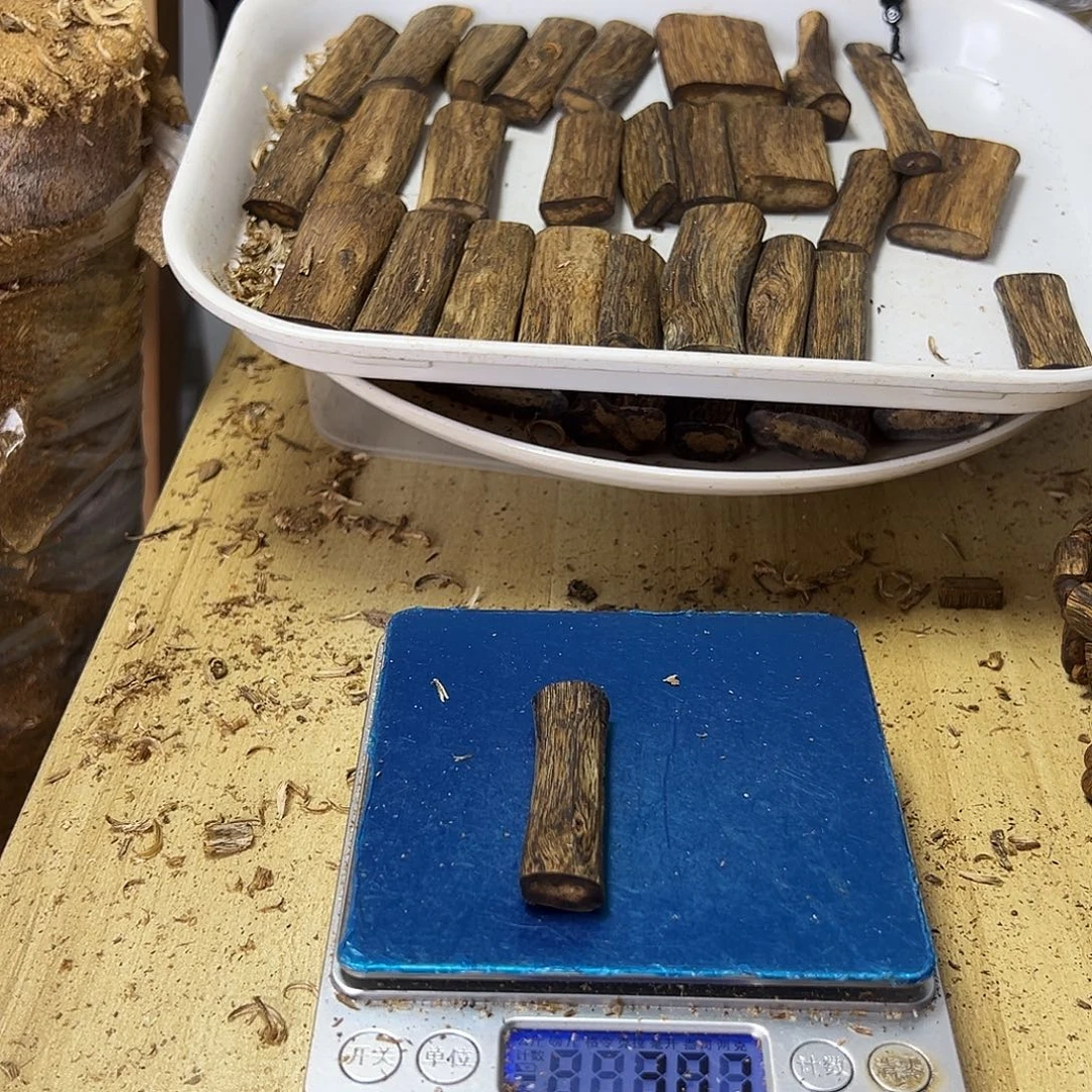 秋***语香料绿奇楠牌子白棋3克