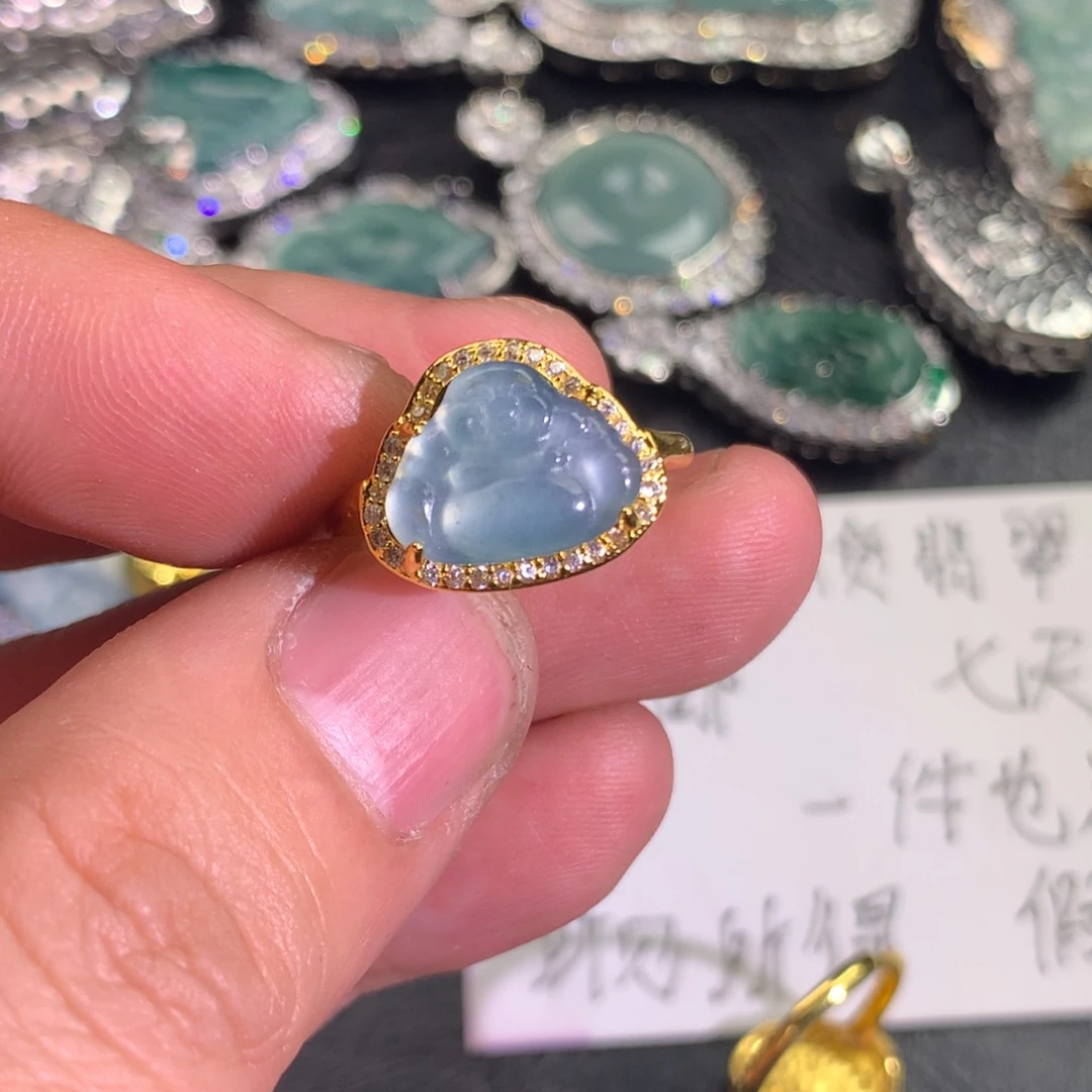 翡翠颈饰未镶嵌佛公戒指