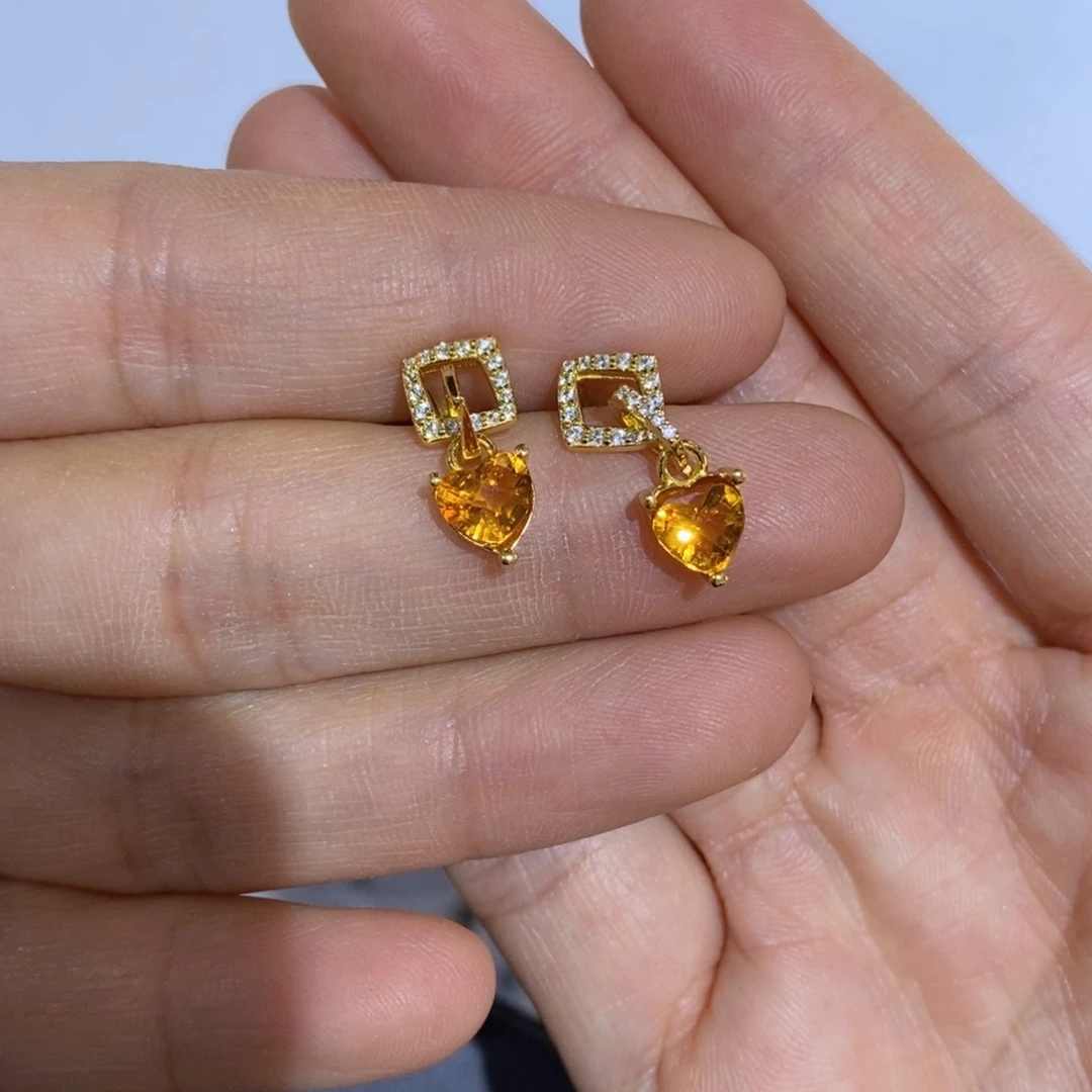 爱***猫银S925镶嵌耳饰石榴石