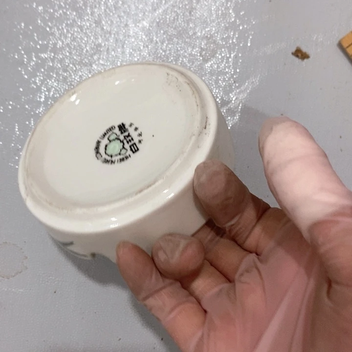 瓷片华玉白玫牌烟灰缸直径9公分