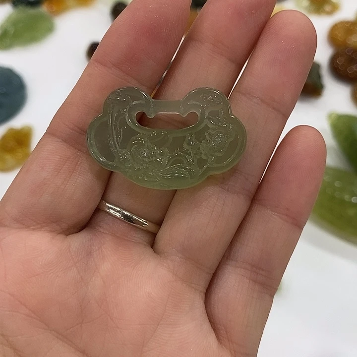 蛇纹石玉合金颈饰