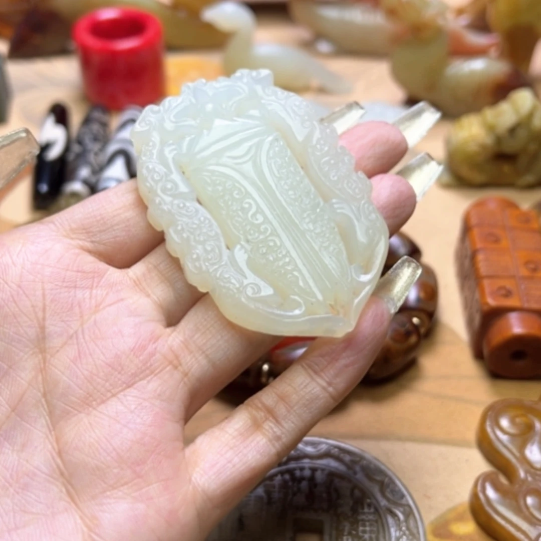 【闪购商品】蛇纹石玉颈饰未镶嵌