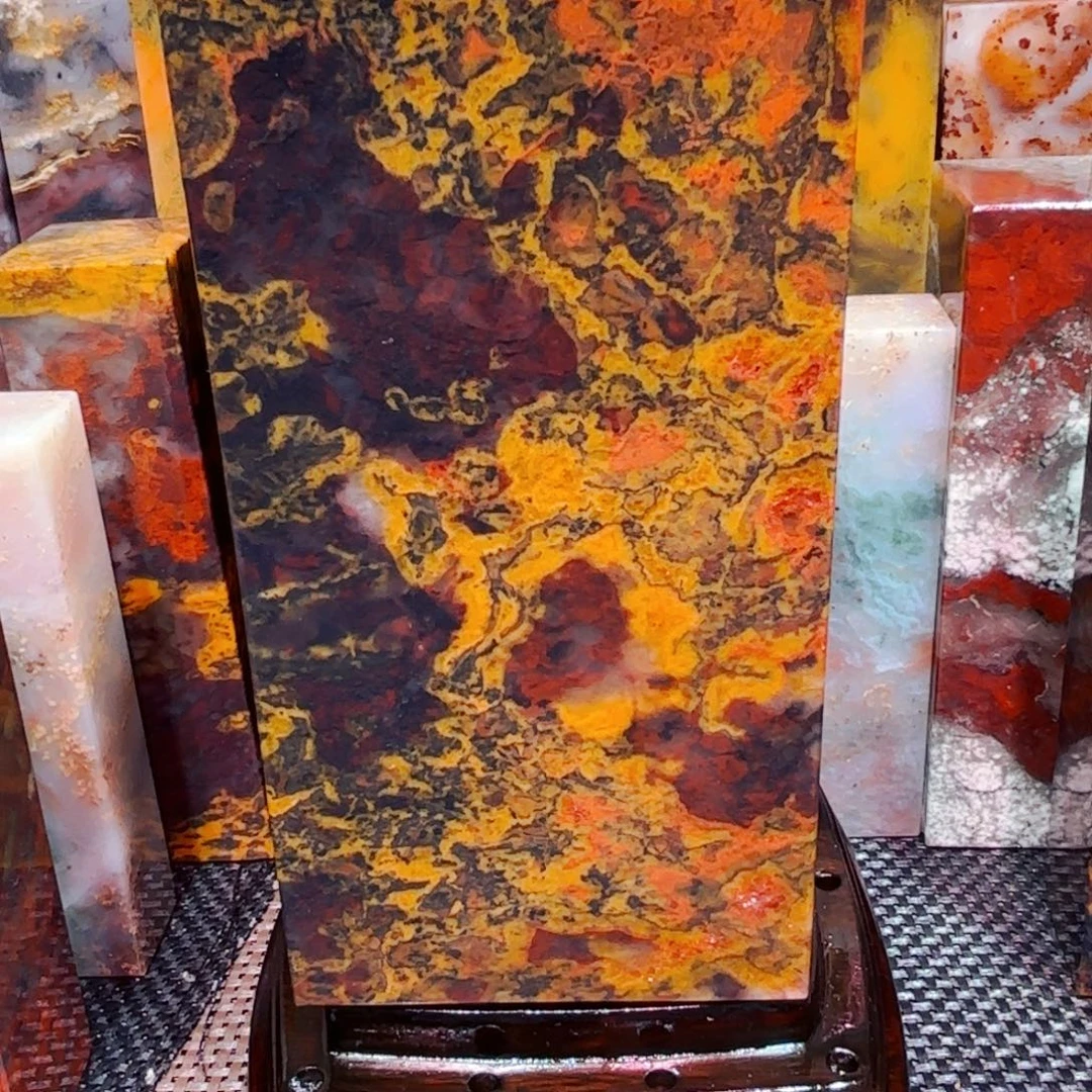 石材桂林鸡血玉贵妃料