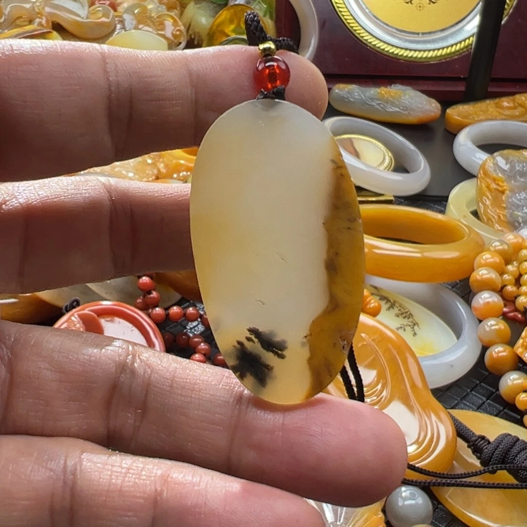 石英质玉未镶嵌颈饰