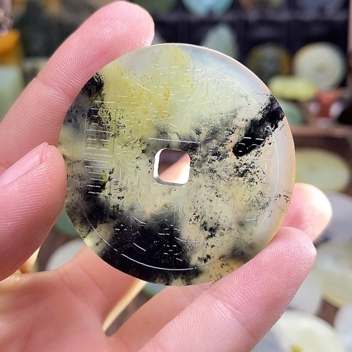 蛇纹石玉挂件未镶嵌