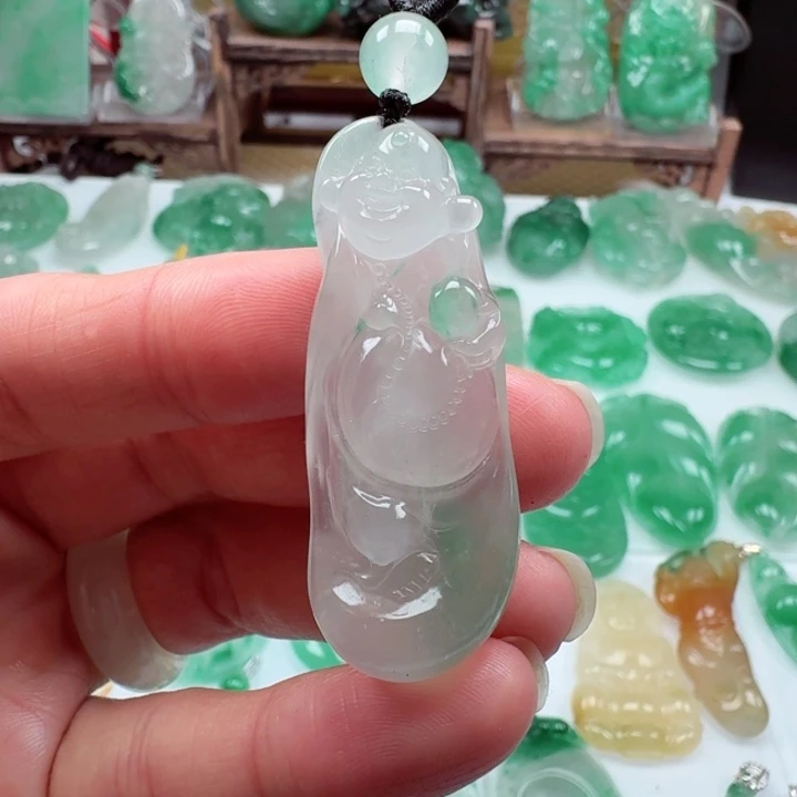 颈饰未镶嵌石英质玉
