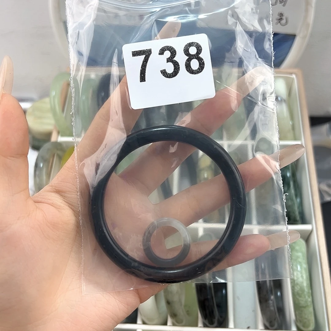 好***涟未镶嵌蛇纹石玉颈饰
