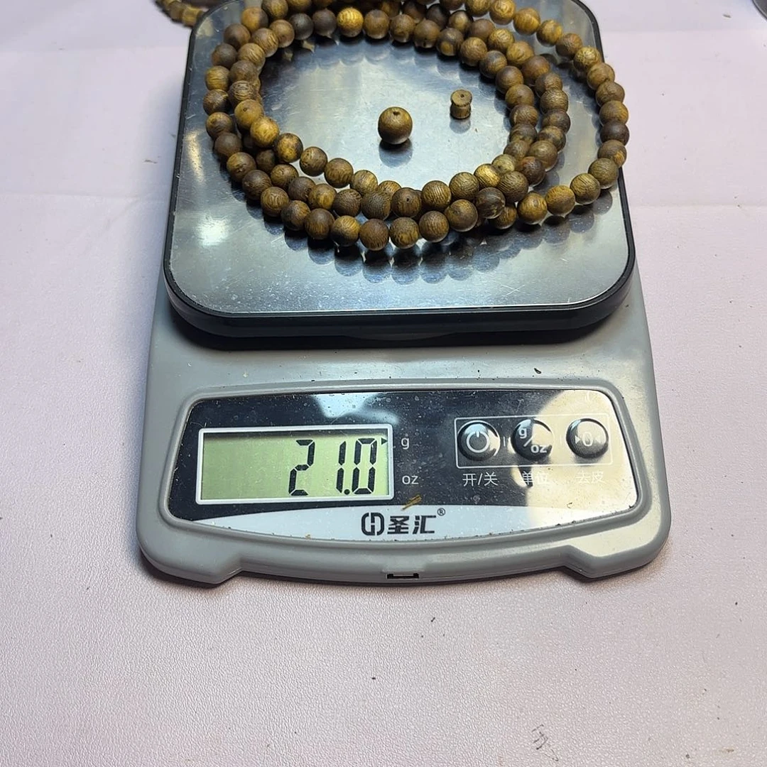 贞***晖木奇楠瑕疵圆珠20克卡0.8