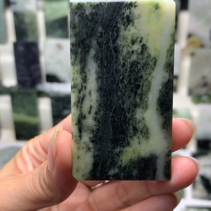 独山玉未镶嵌颈饰