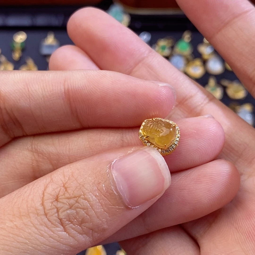 雨***汐颈饰18K金镶嵌翡翠翡翠