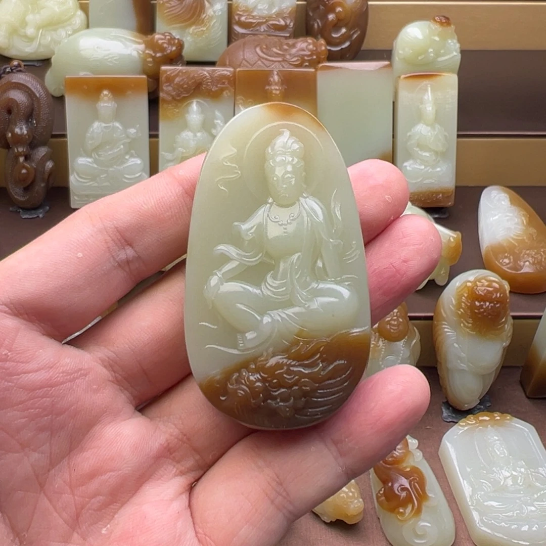 8***—和田玉（糖玉）未镶嵌颈饰