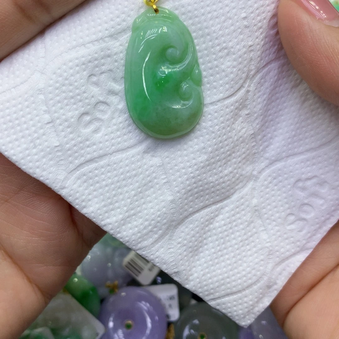 颈饰18K金镶嵌翡翠