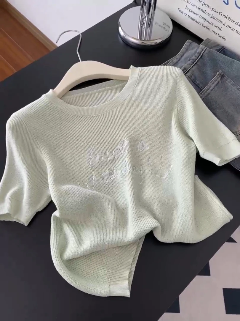 绿色短袖T恤女夏季2025年新款多巴胺穿搭修身减龄独特绝美小上衣