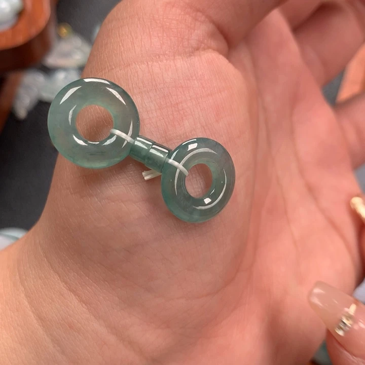 翡翠颈饰未镶嵌一对