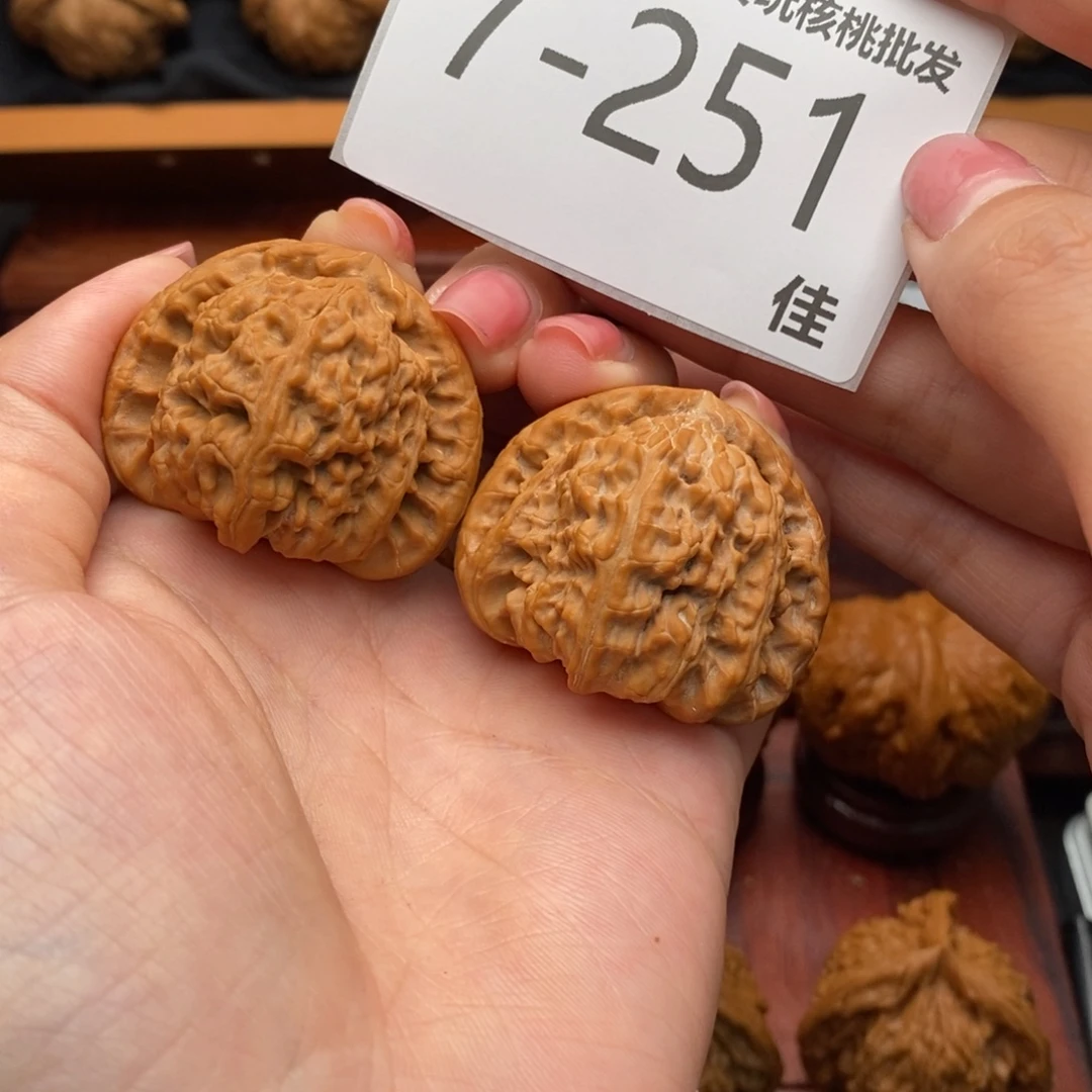 文玩核桃把件39三角白