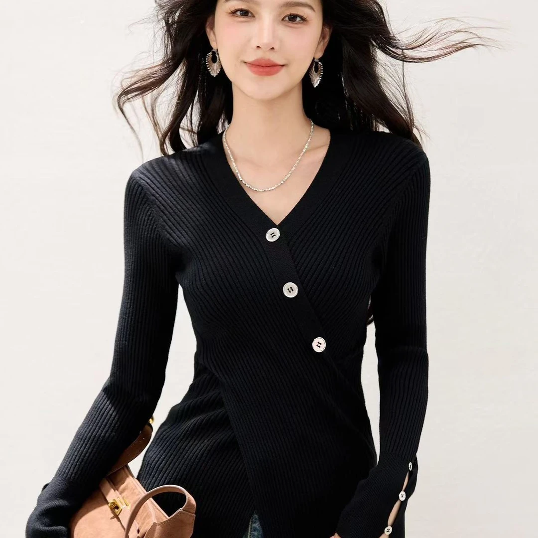 职业阿玛诗官女装2025秋冬季修身显瘦气质别致休闲V领黑色毛衣女