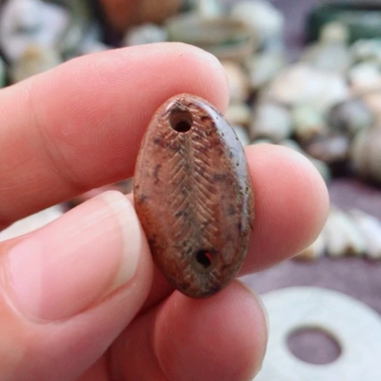 颈饰未镶嵌和田玉（糖玉）