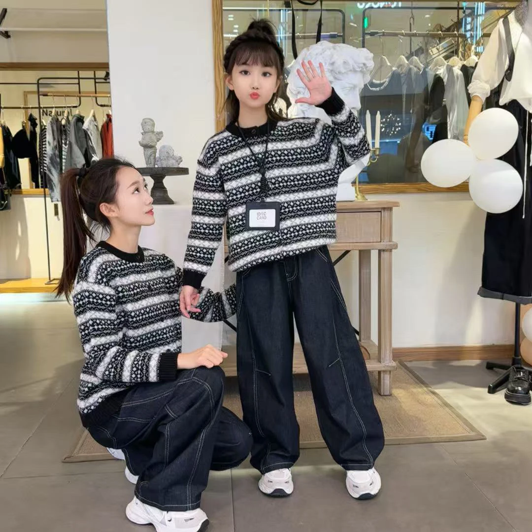 2025新款女童韩版小众感条纹针织开衫弯刀牛仔裤两件套